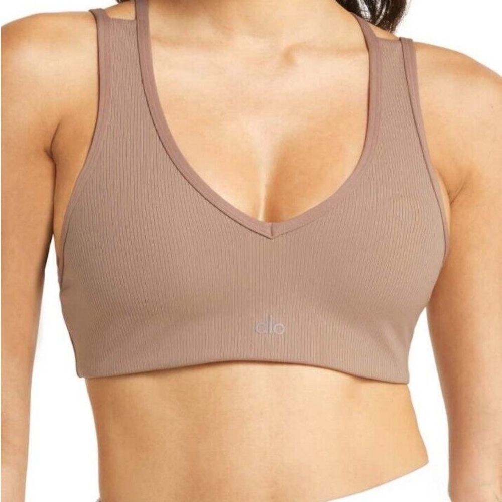 Alo Yoga Women's Tan Ribbed Sports Bra